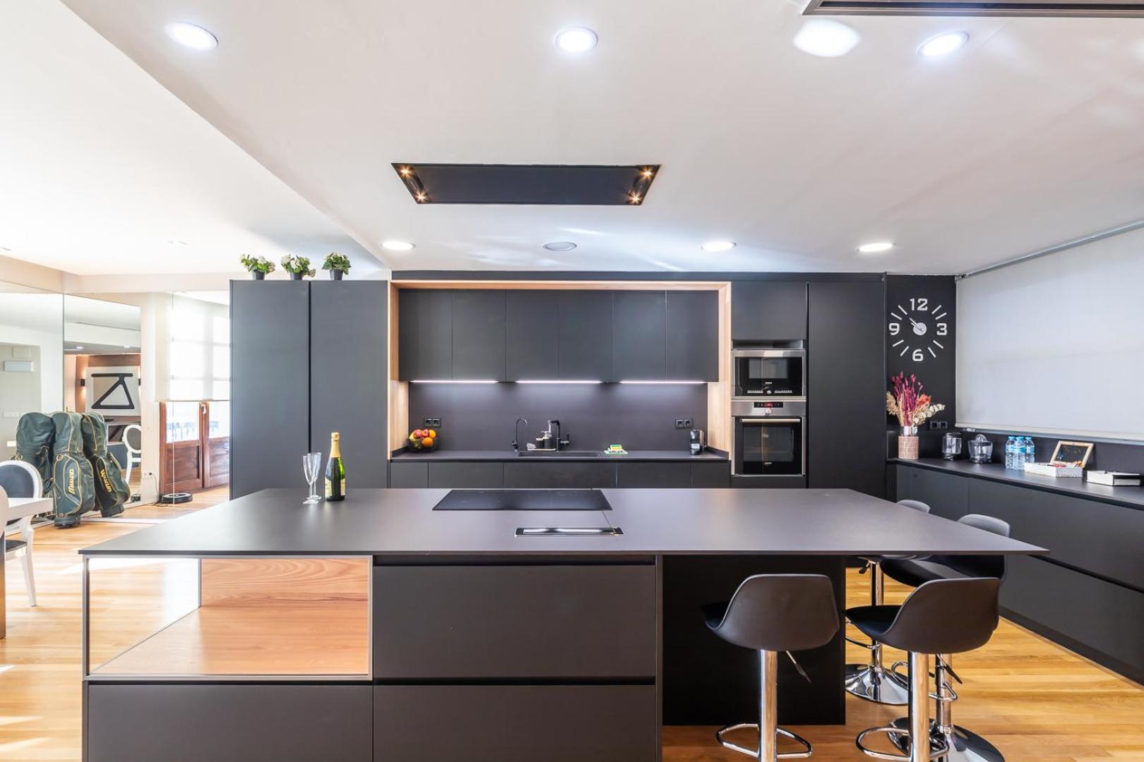 Central Market Lux Apartment Valencia Eksteriør billede